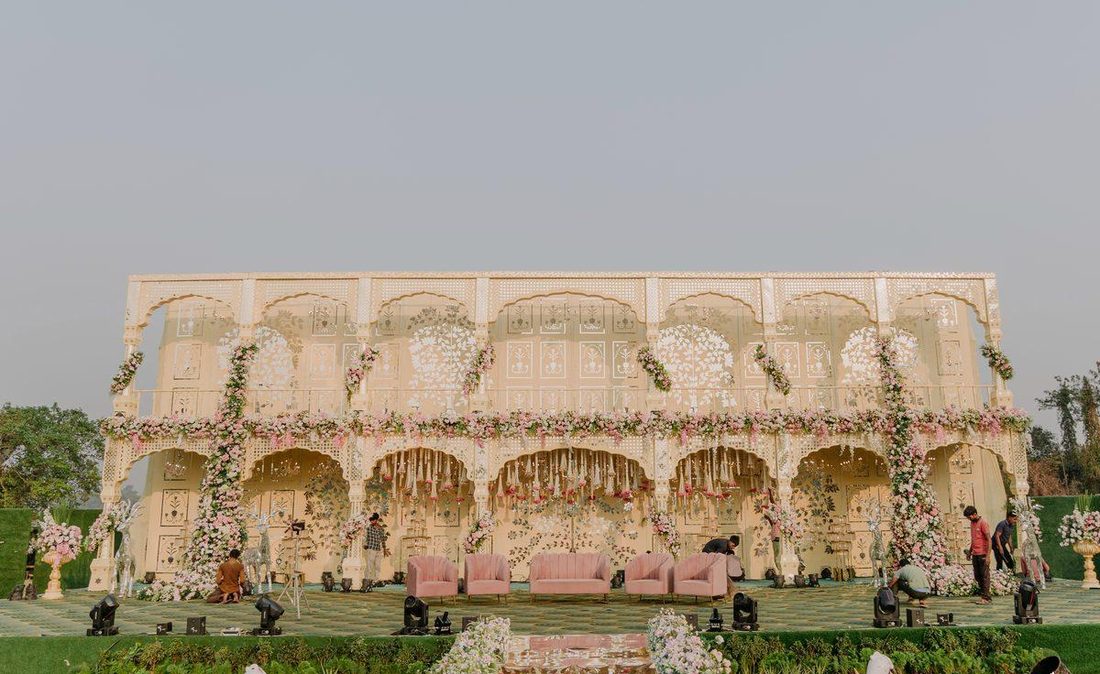 Stage close up with deer and pink garlands